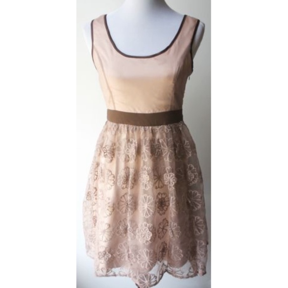 ModCloth Ryu cocoa brown, beige floral patch dress - Picture 2 of 5